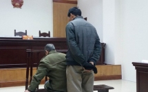bi cao 79 tuoi hiep dam be gai 3 tuoi o ba vi nhan muc an 10 nam tu giam