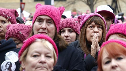 thue hong bi mat chi phi bat cong dang sau mot khach hang nu gioi