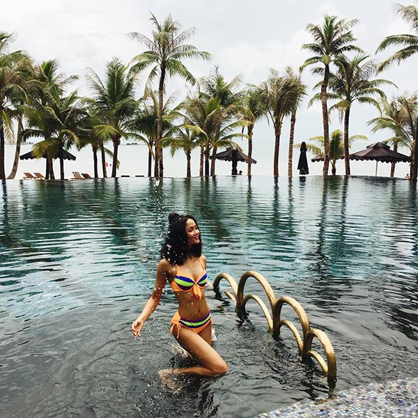 loat anh bikini nong bong thoi de toc dai cua hoa hau hhen nie