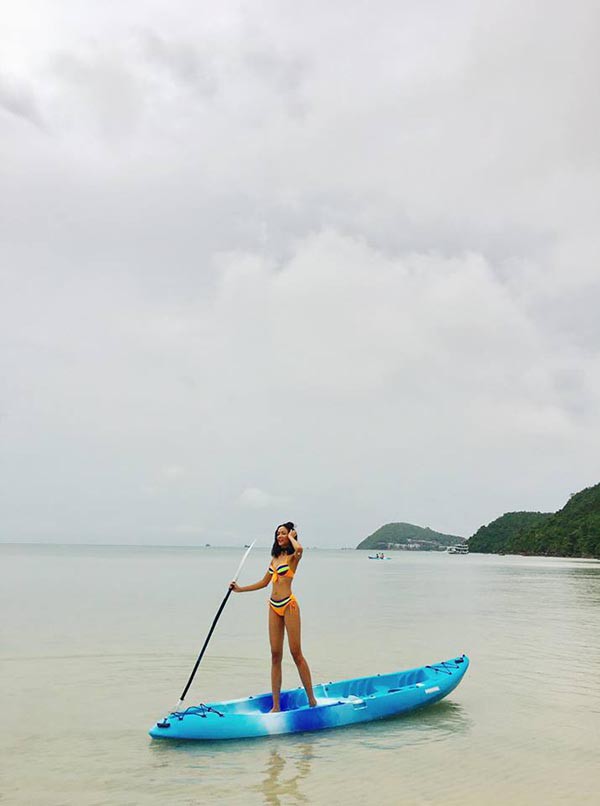 loat anh bikini nong bong thoi de toc dai cua hoa hau hhen nie