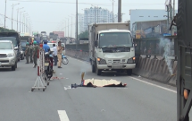 tphcm nguoi dan ong bi xe tai huc vang 3m tu vong sau khi lien tuc lao vao cac phuong tien tren quoc lo 1