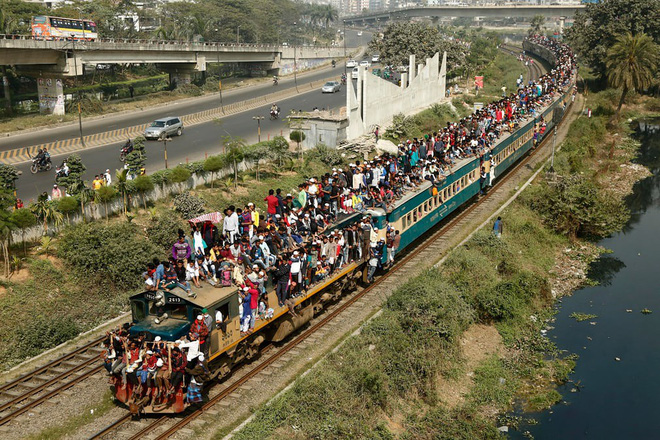 24h qua anh phong vien vay kin xe cho dai bieu trieu tien toi tien tram han quoc