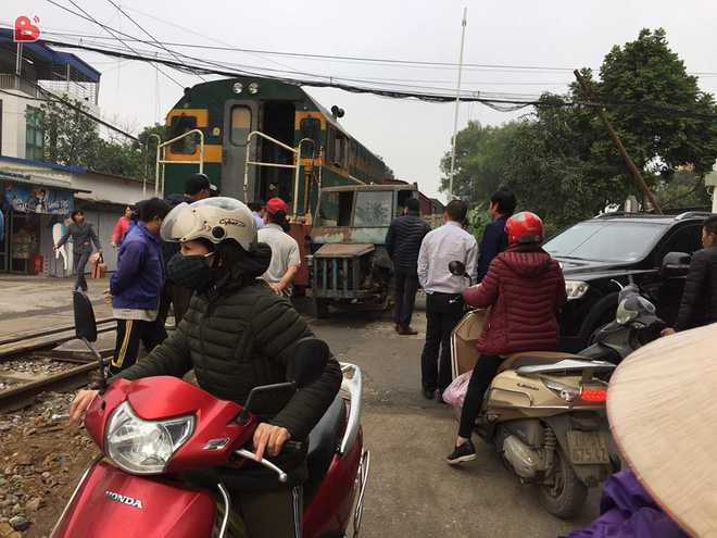 ha noi cong nong tu che doi dau tau hoa tai xe thoat than nhu trong phim