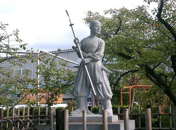 onna bugeisha cau chuyen ve nu samurai nhat ban xung tran nhu nam gioi san sang quyen sinh de bao ve danh du