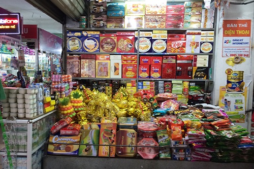 banh keo noi va ngoai canh tranh gay gat tren thi truong tet