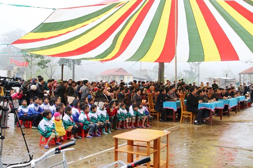 quang binh ban giao 37 ngoi nha cho 37 ho ngheo dong bao dan toc thieu so