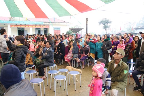 quang binh ban giao 37 ngoi nha cho 37 ho ngheo dong bao dan toc thieu so