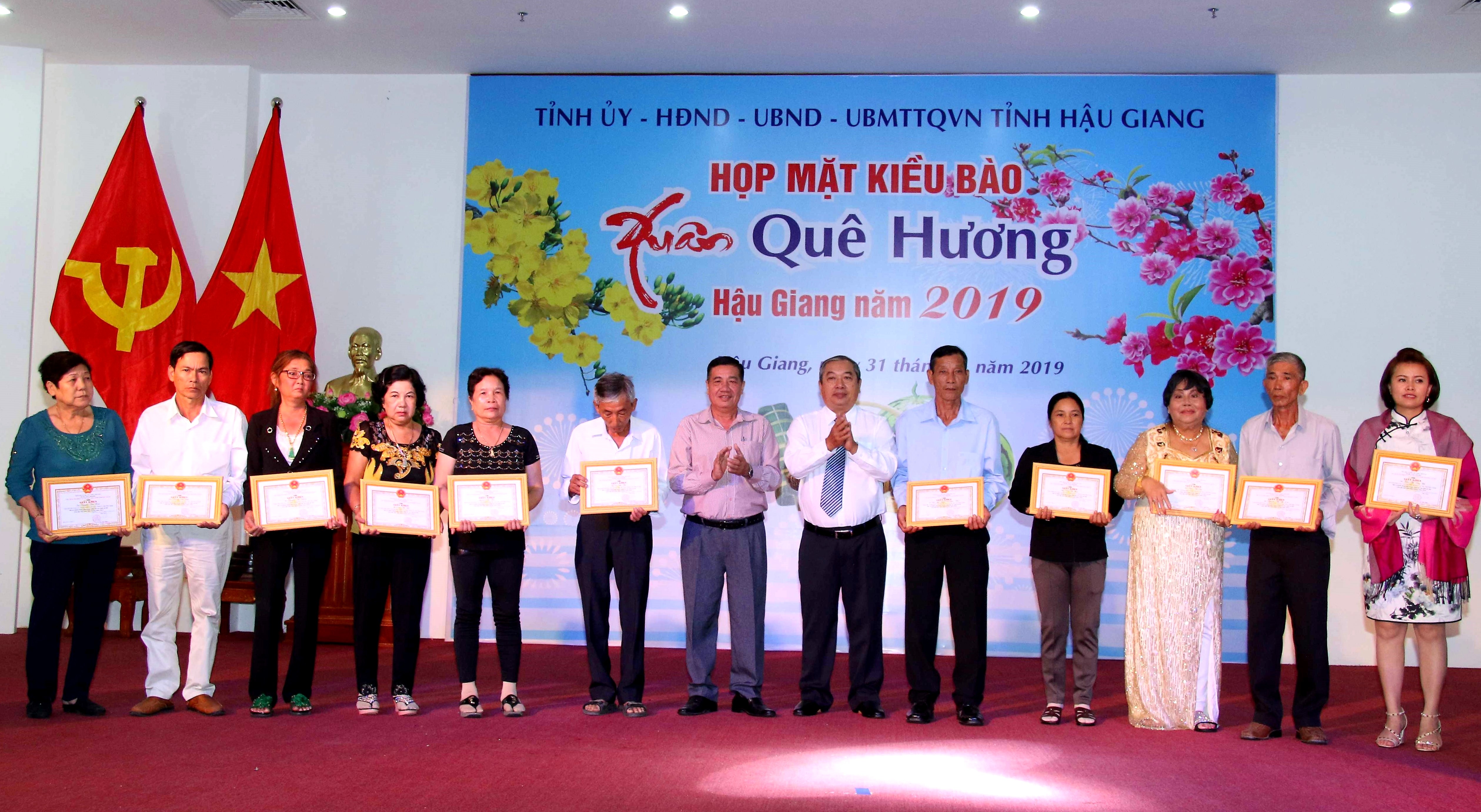 lanh dao tinh hau giang gap go kieu bao nhan dip xuan ky hoi 2019