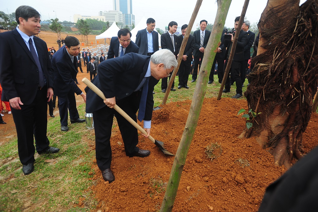 tong bi thu tham du tet trong cay tai khu cong nghe cao hoa lac