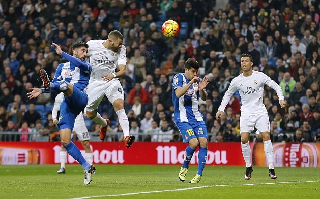 ronaldo lap hat trick real dai thang 6 sao truoc espanyol