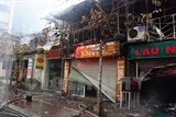 ha noi chay lon sang mung 4 tet 6 kiosk bi thieu rui