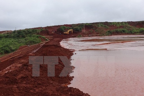 vo duong ong nuoc chua xut loang tai nha may alumin tan rai