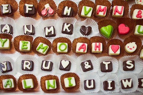 thi truong hoa ngay le tinh yeu tram lang va khan hiem