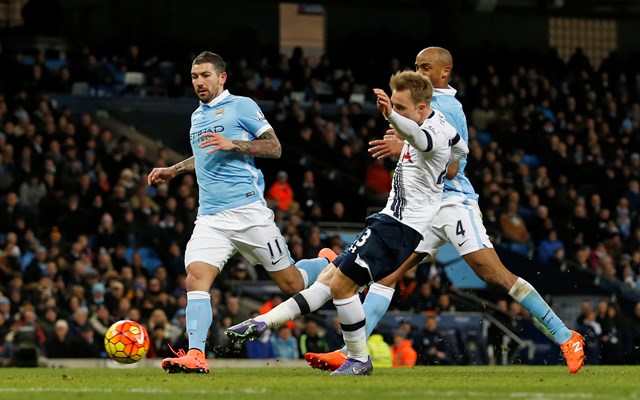 danh bai man city tottenham buoc vao cuoc dua vo dich