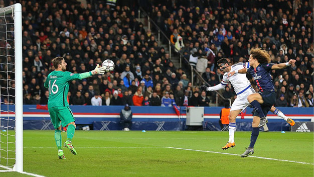 ibrahimovic cavani lap cong psg nhoc nhan danh bai chelsea