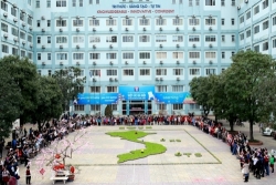 hoc sinh tao hinh ban do dat nuoc voi 10000 chau lua non