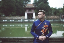 kyo york chup anh ao dai tai van mieu