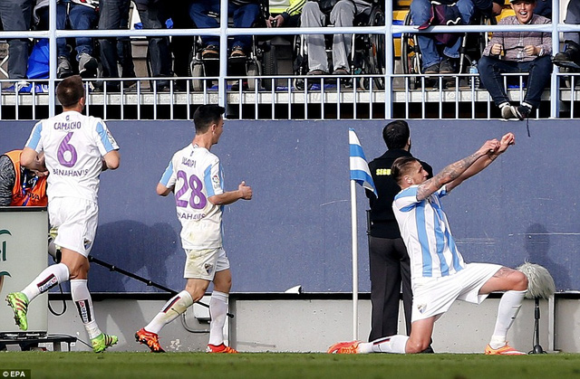 ronaldo sut hong phat den real bi cam hoa tren san malaga