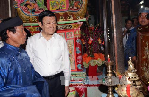 chu tich nuoc tham que huong hai doi hung binh hoang sa