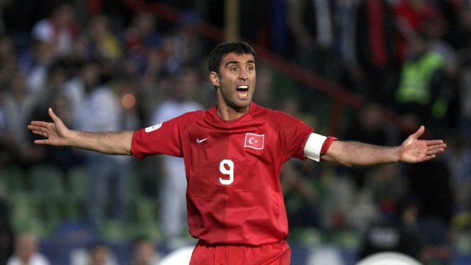 hakan sukur doi mat an tu vi xuc pham tong thong tren twitter