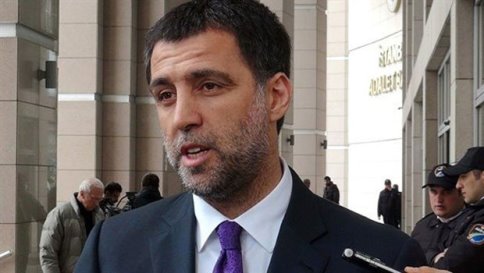hakan sukur doi mat an tu vi xuc pham tong thong tren twitter