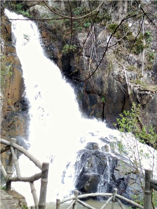 3 du khach anh tu nan tai thac datanla ai phai chiu trach nhiem