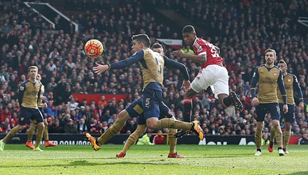 rashford herrera lap cong mu danh bai arsenal 3 2