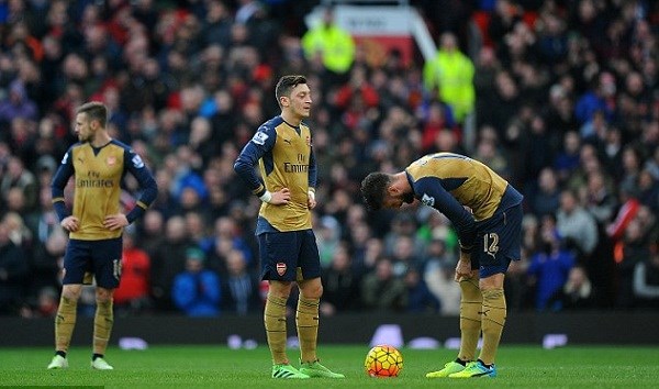 rashford herrera lap cong mu danh bai arsenal 3 2