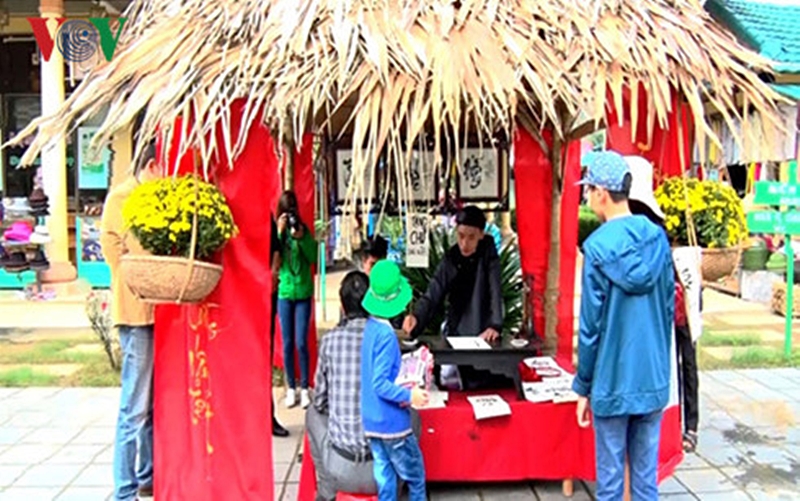 tai hien cho tet xua tai phong nha ke bang dip tet dinh dau