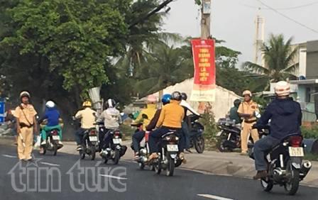 un un tranh thu tro lai thanh pho sau ky nghi tet