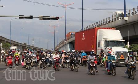 un un tranh thu tro lai thanh pho sau ky nghi tet
