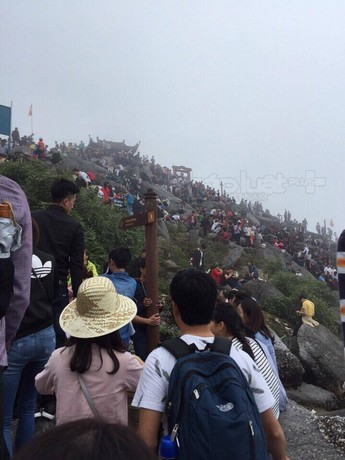 yen tu thu hut hang van du khach truoc dip khai hoi