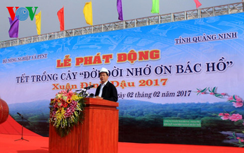 chu tich nuoc phat dong tet trong cay 2017