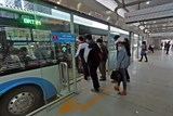 hom nay chinh thuc thu phi xe buyt nhanh voi gia 7000 dong