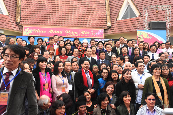 kieu bao vui mung tham du ngay hoi sac xuan tren moi mien to quoc