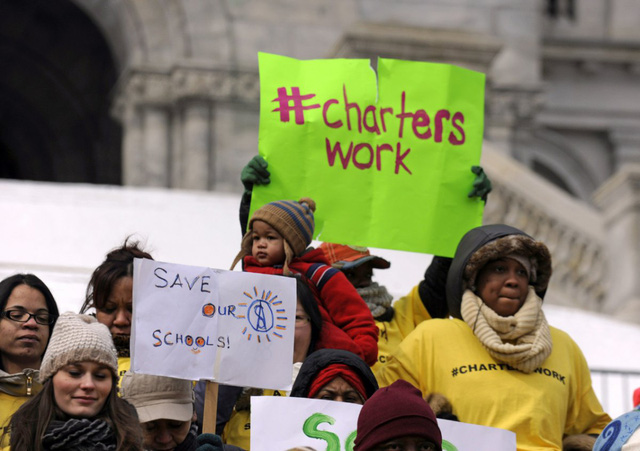 moi nham chuc duoc 2 tuan donald trump da cong bo toi 20 quy dinh moi lam rung chuyen nuoc my