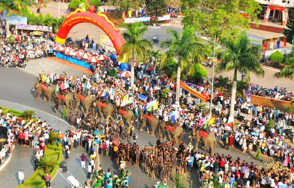 tay nguyen ron rang voi le hoi ca phe buon ma thuot vao thang 3
