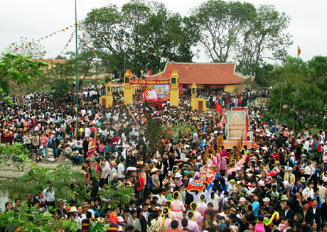 mot can bo nganh cong thuong di le chua trong gio hanh chinh bi xem xet ky luat