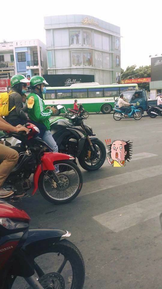 chiec sieu grabbike xuat hien lam ca duong tram tro