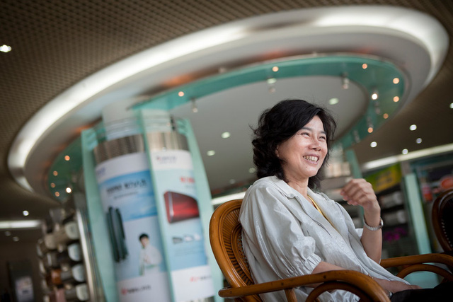 nguoi me don than lam viec 26 nam khong nghi ngay nao gio la nu doanh nhan so 1 tai trung quoc