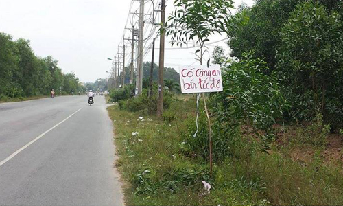 ve bien bao co csgt thanh nien khien dan mang buc xuc