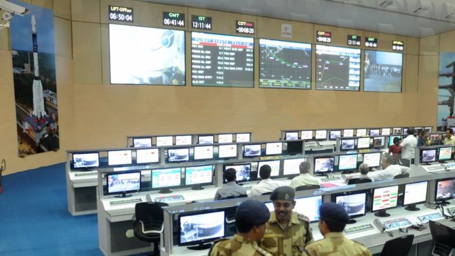 an do phong 104 ve tinh cung luc lap ky luc the gioi moi