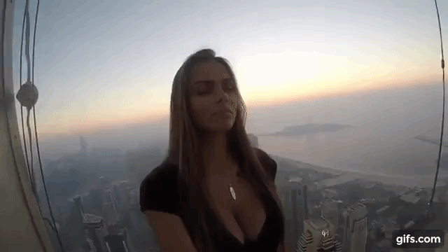 co nguoi mau nga cung ban trai lieu minh danh du tren noc toa nha choc troi o dubai chi de song ao