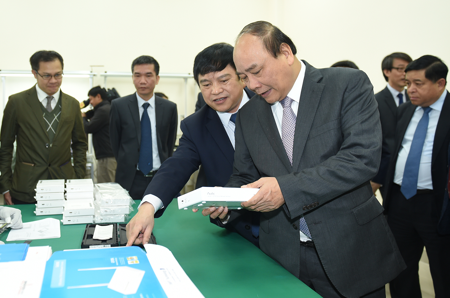 thu tuong nguyen xuan phuc tham va lam viec tai khu cong nghe cao hoa lac