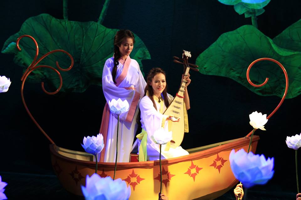 cong dien vo kieu 10 dem lien tiep nhan dip ngay quoc te phu nu 83