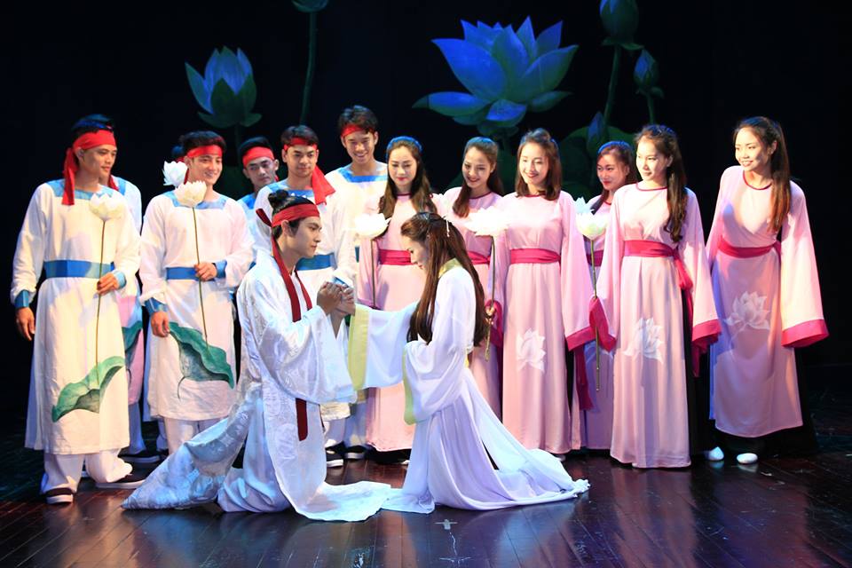 cong dien vo kieu 10 dem lien tiep nhan dip ngay quoc te phu nu 83