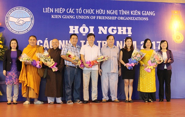 cac ca nhan to chuc cam ket tai tro 67 ti dong cho tinh kien giang