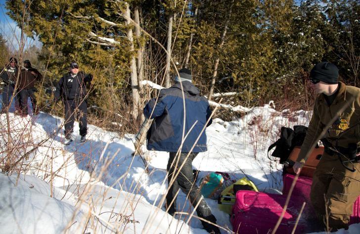 25 nguoi dan canada muon ngung tiep nhan nguoi ti nan