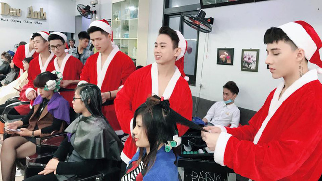 su that ve dan trai dep xuat hien tren xe bus khien dan mang nhon nhao