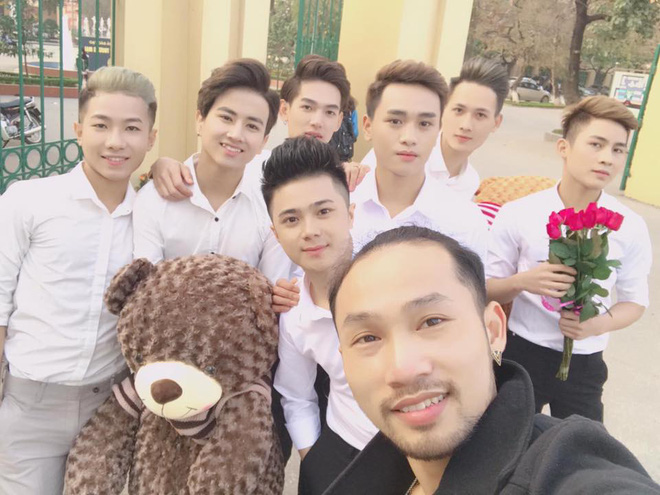 su that ve dan trai dep xuat hien tren xe bus khien dan mang nhon nhao